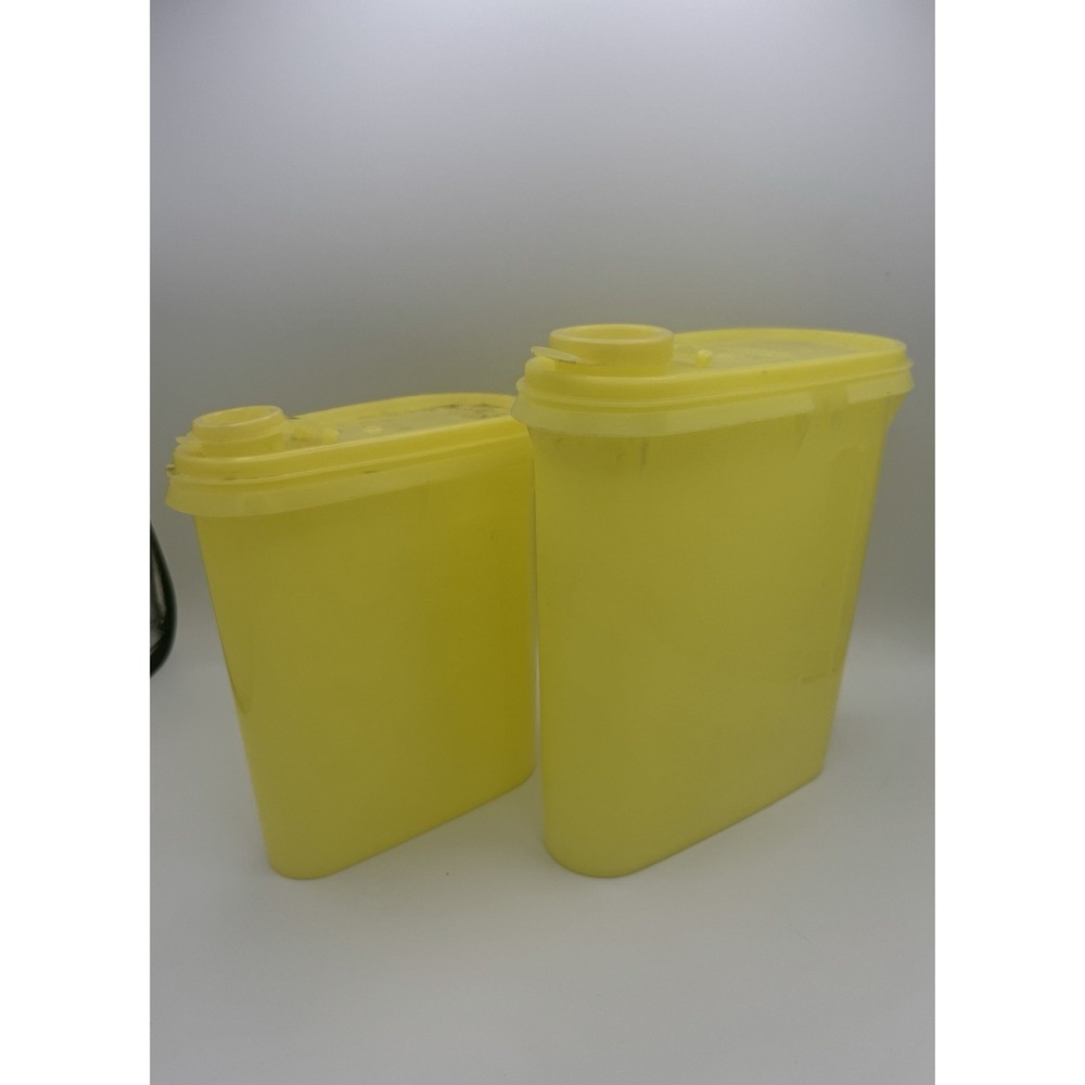VTG Tupperware Skinny Pitchers Beverage Buddy Yellow 587-1 W/ Lid & 792-9 W/ Lid